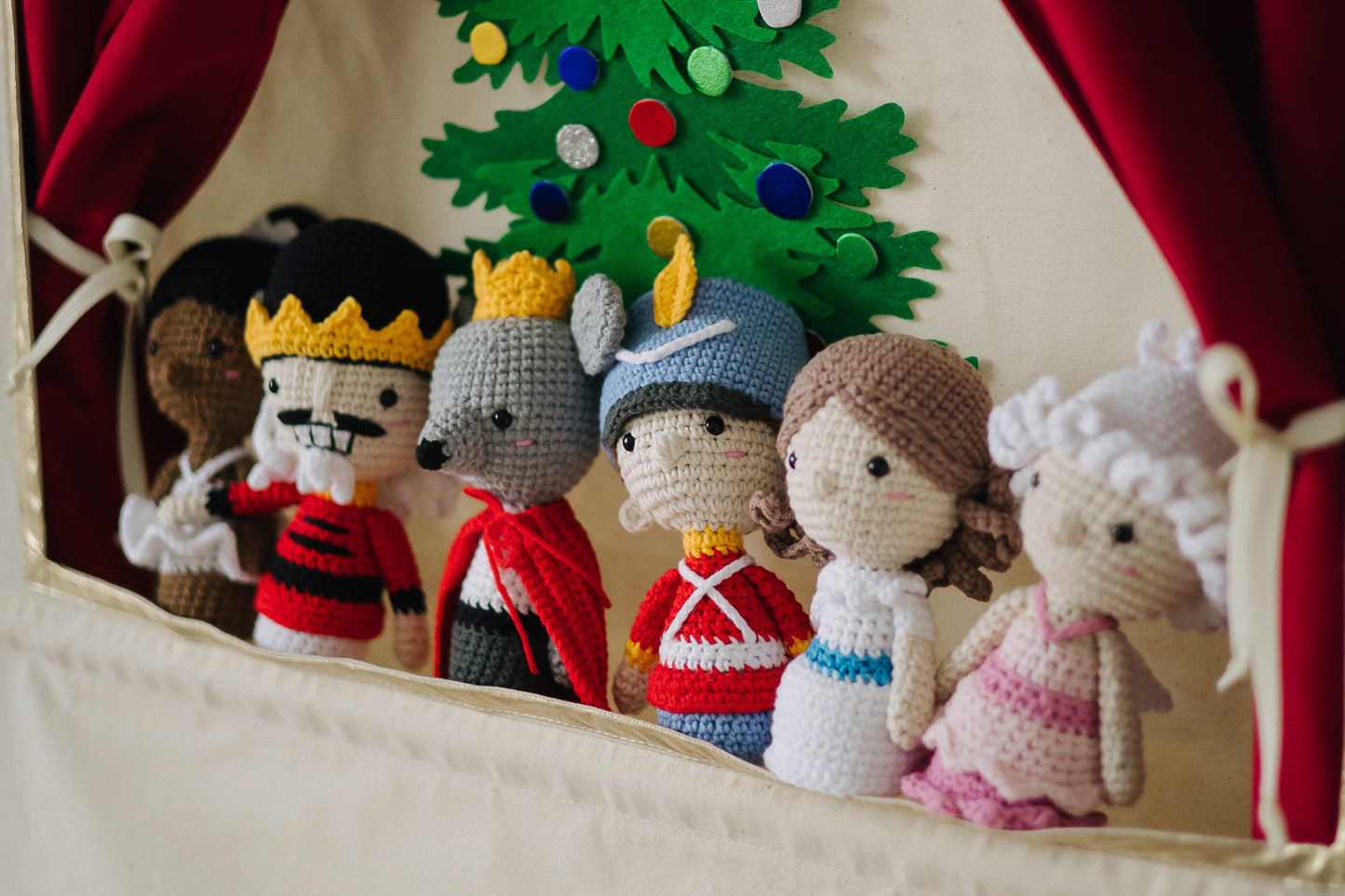 Doorway puppet theatre Red & Puppet