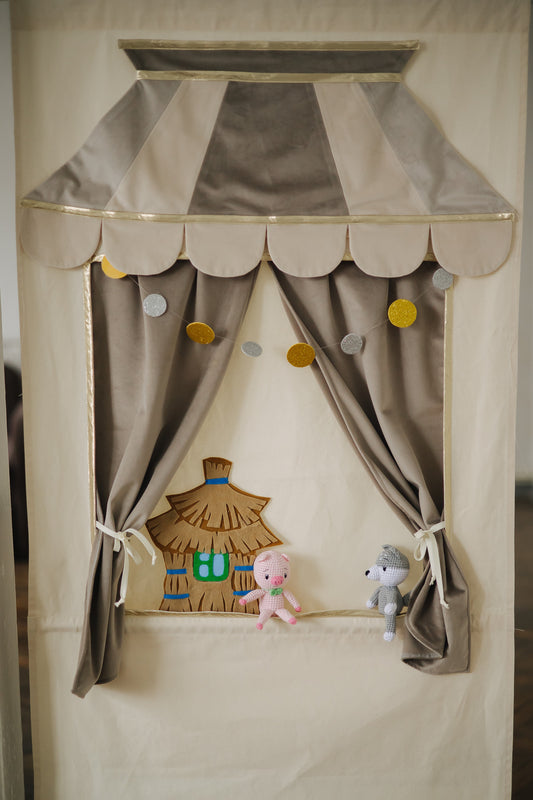 Doorway puppet theatre Sand & Puppet
