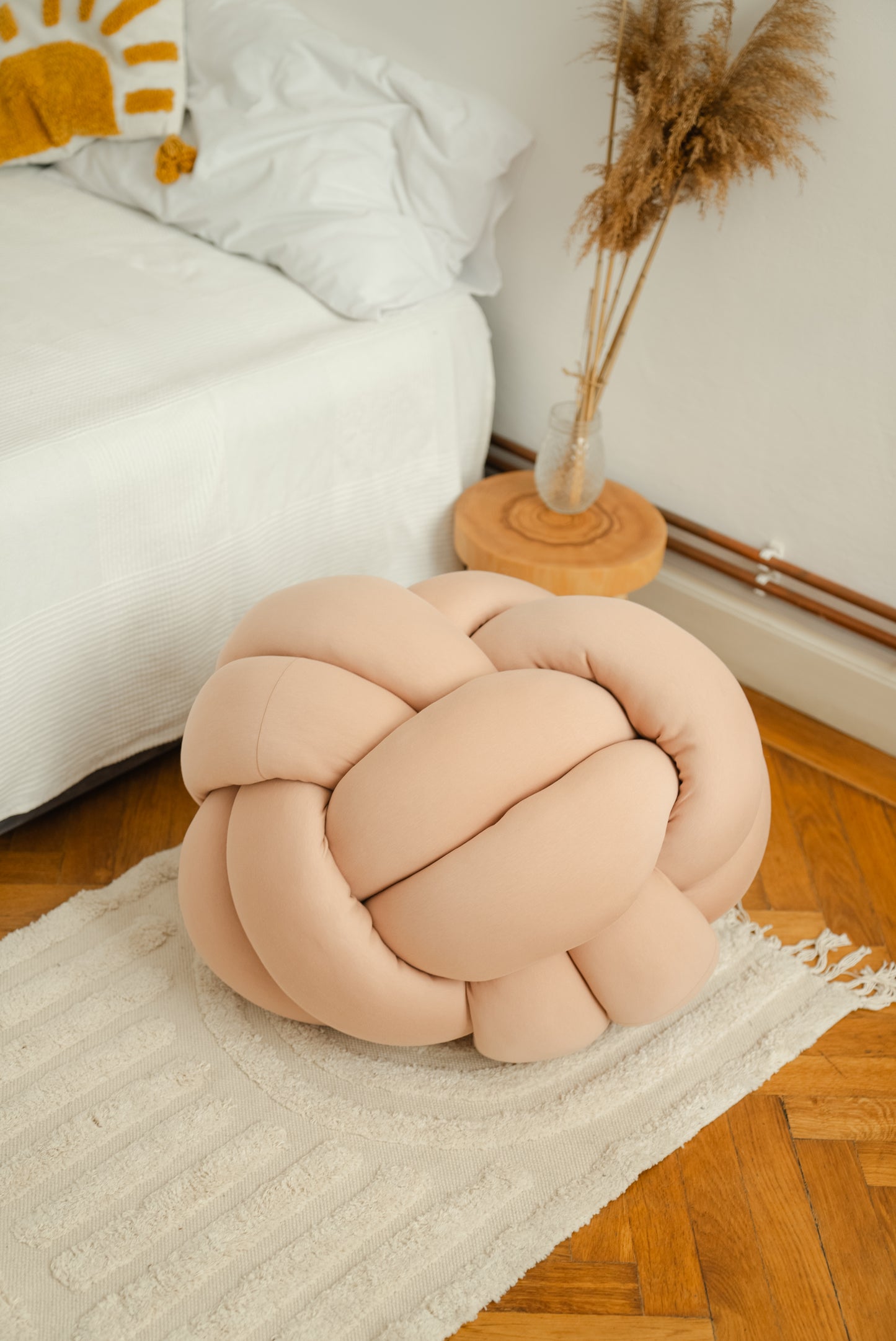 Knot pouf